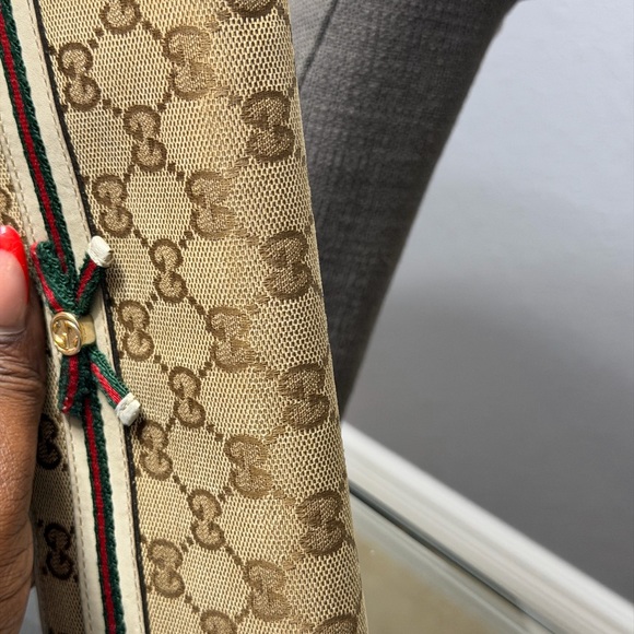 Gucci Beige and Green Monogram Clutch - Picture 7 of 11